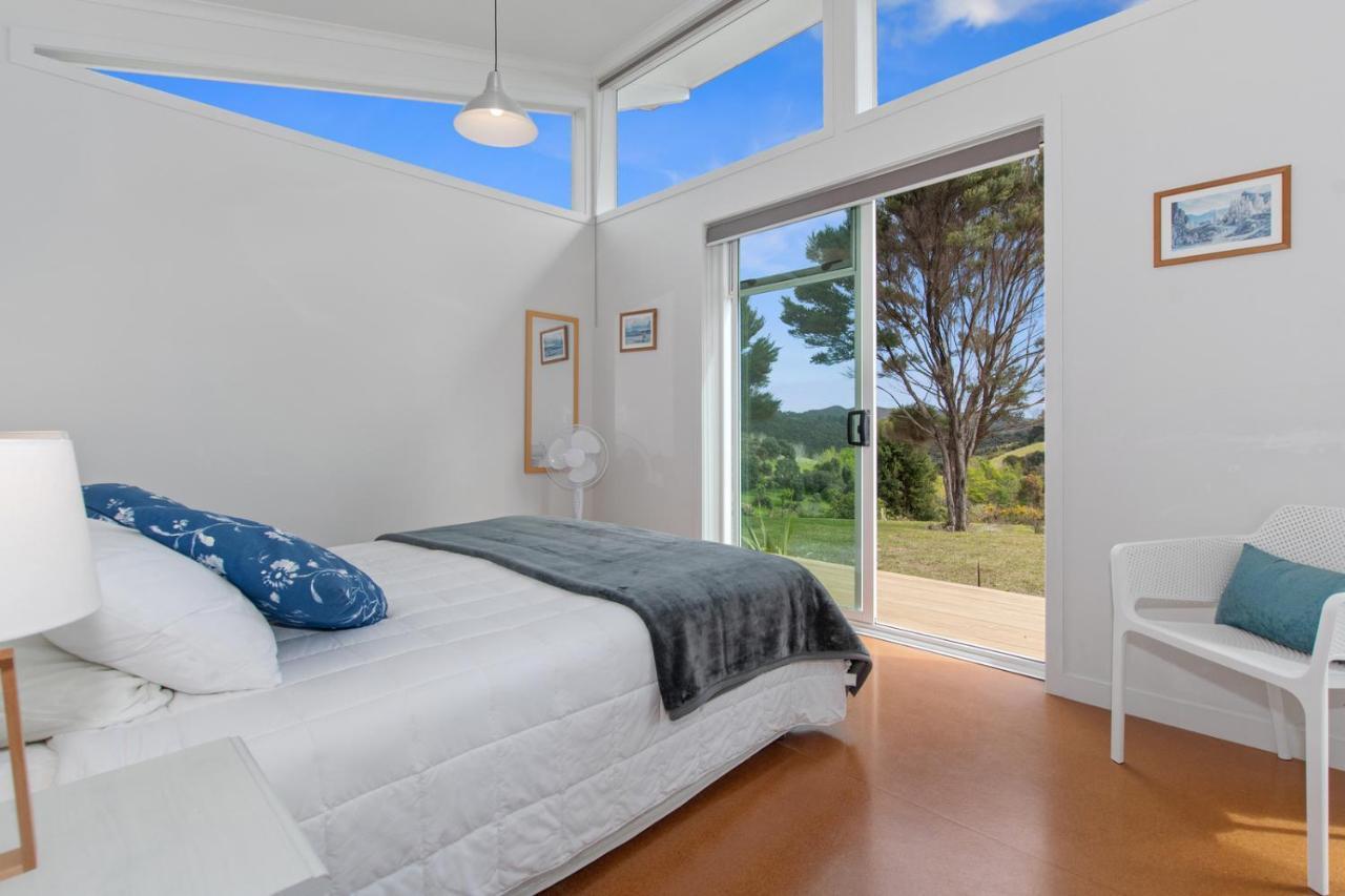 Paroa Bay Chalets - Te Whare Kereru Russell Eksteriør billede