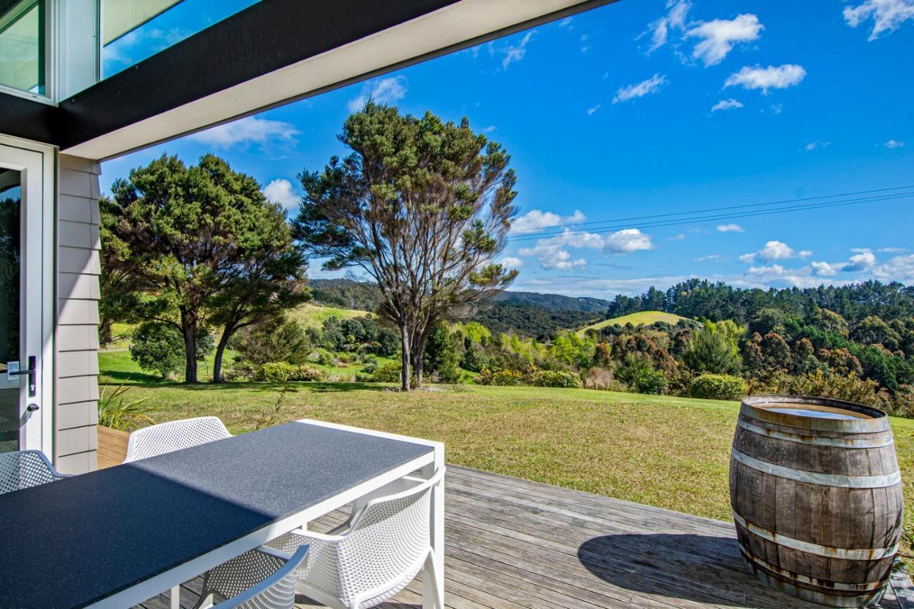 Paroa Bay Chalets - Te Whare Kereru Russell Eksteriør billede